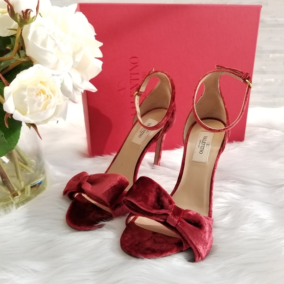 New Valentino Garavani Red Velvet Sandals - Picture 3 of 9